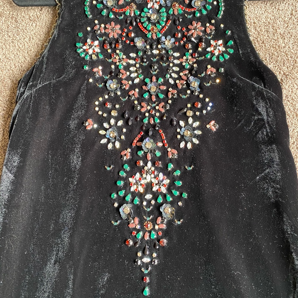 NWT gorgeous jewelled velvet dress - Picture 9 of 10